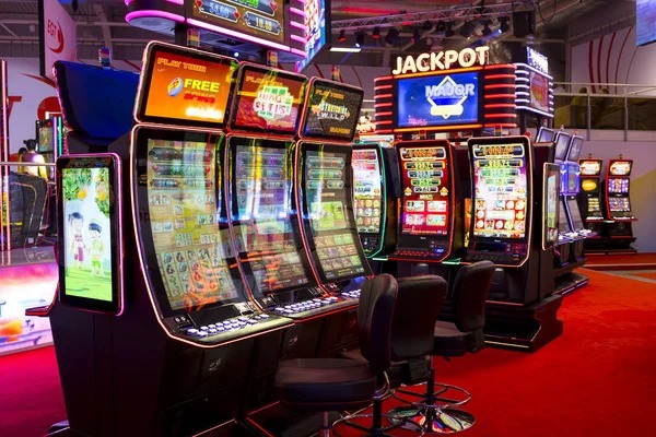 Baccarat and Dragon Tiger live studio interface on paket4d login